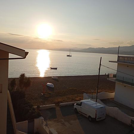 Mansarda Con Terrazzo Vista Mare Villa Oliveri Kültér fotó