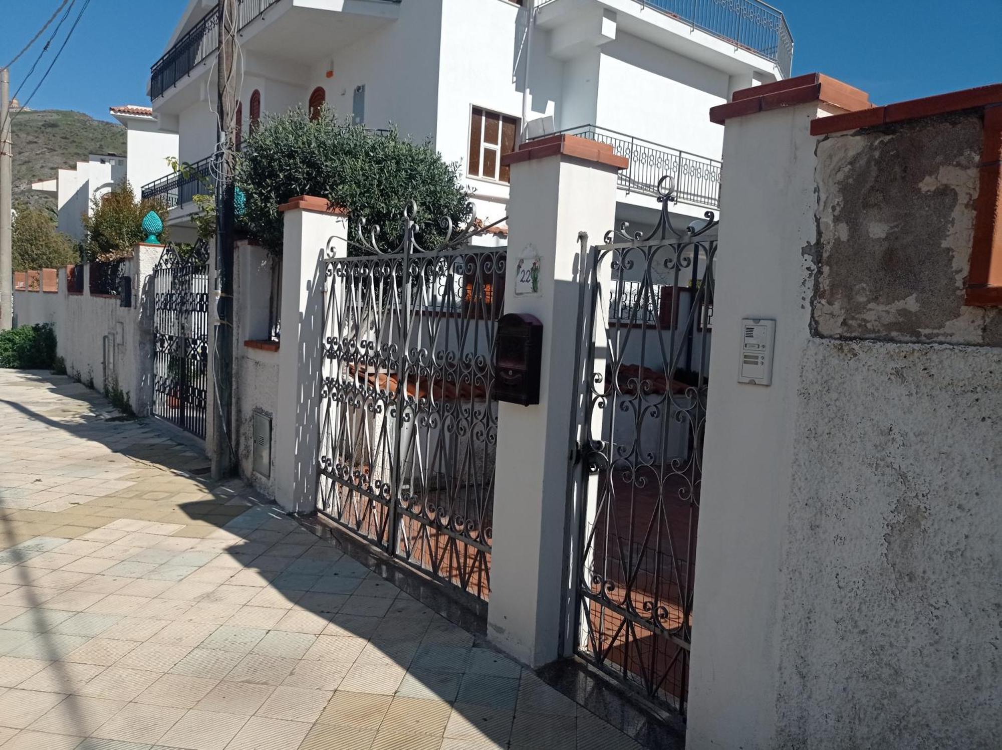 Mansarda Con Terrazzo Vista Mare Villa Oliveri Kültér fotó